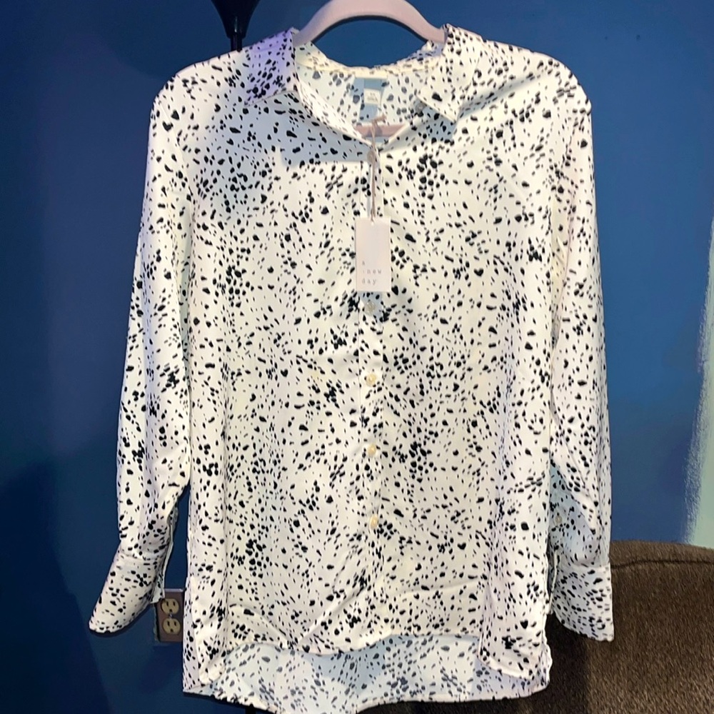 DALMATION PRINT BUTTON DOWN NWT business casual blouse Collared